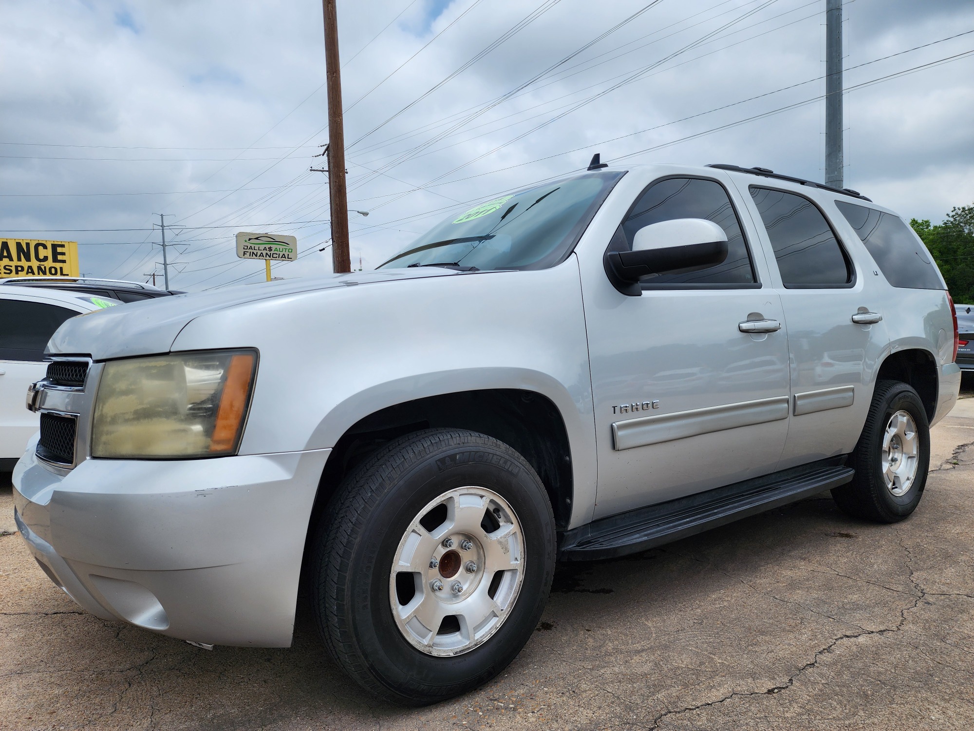 2011 SILVER /BLACK CHEVROLET TAHOE LT LT (1GNSCBE02BR) , AUTO transmission, located at 2660 S.Garland Avenue	, Garland, TX, 75041, (469) 298-3118, 32.885387, -96.656776 - Photo #10